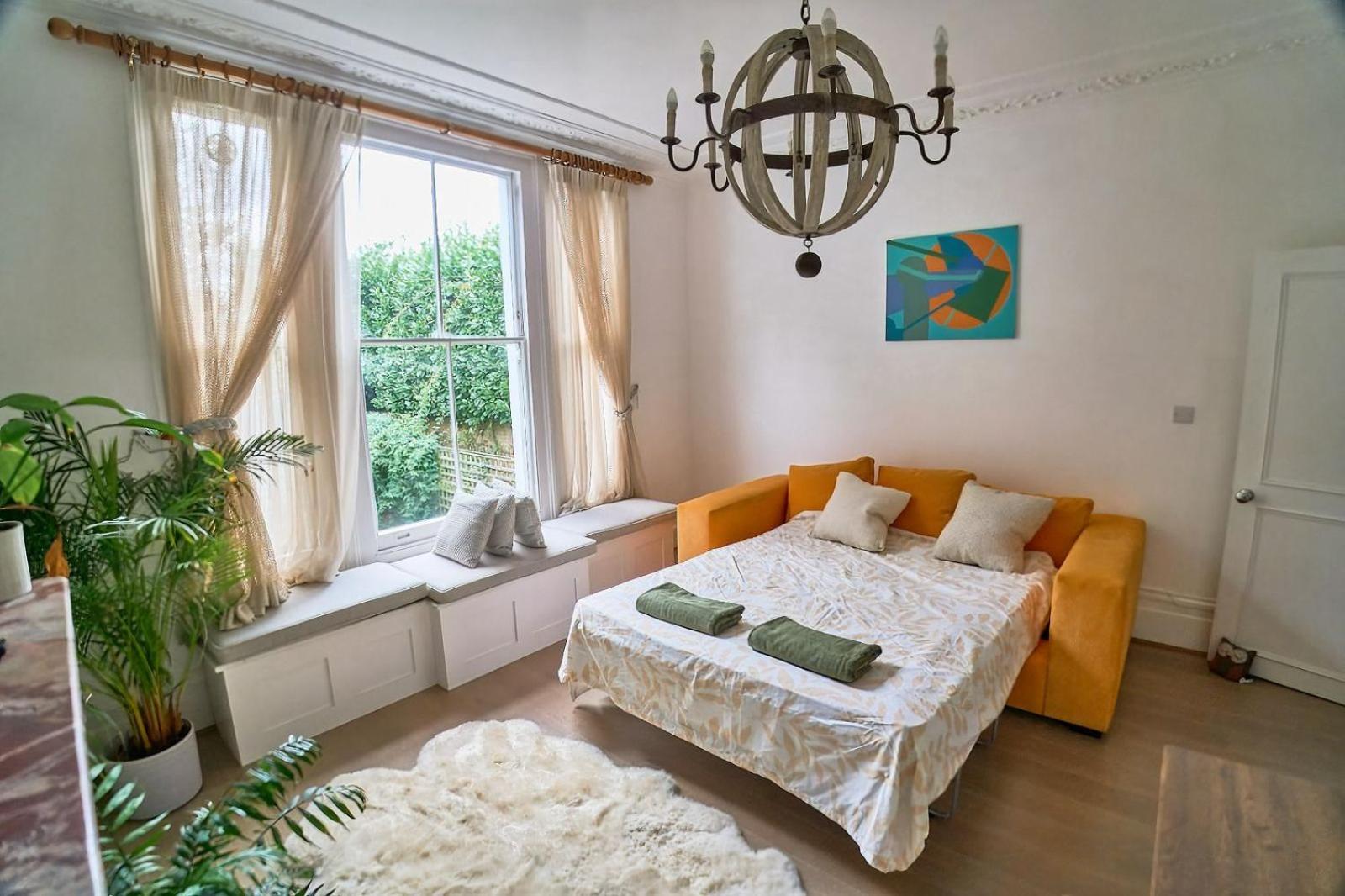 Bright Cozy Garden Retreat W Fast Wifi & 5min To Tube Subway Metro & Close To Park & Street Parking P4p Appartamento